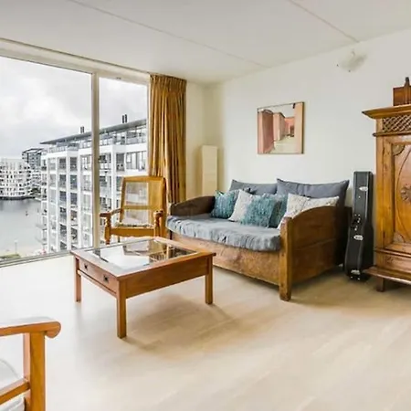 Central Location. Harbour View. Perfect For City Vacation. Apartment *
