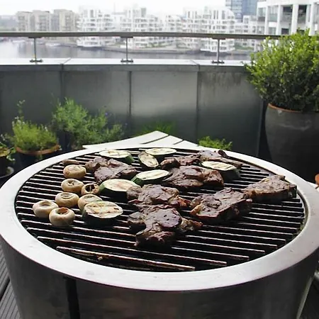 Central Location. Harbour View. Perfect For City Vacation.