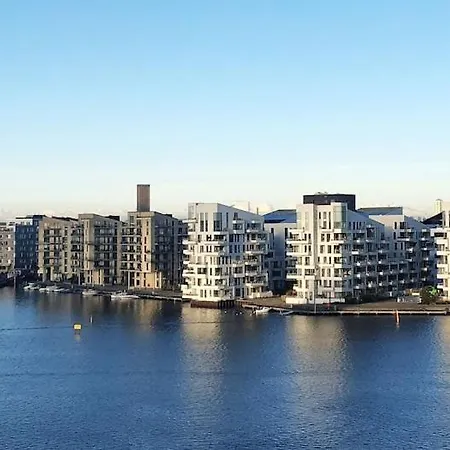 Central Location. Harbour View. Perfect For City Vacation. *