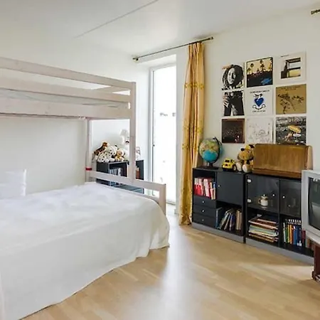 Apartment Central Location. Harbour View. Perfect For City Vacation. *